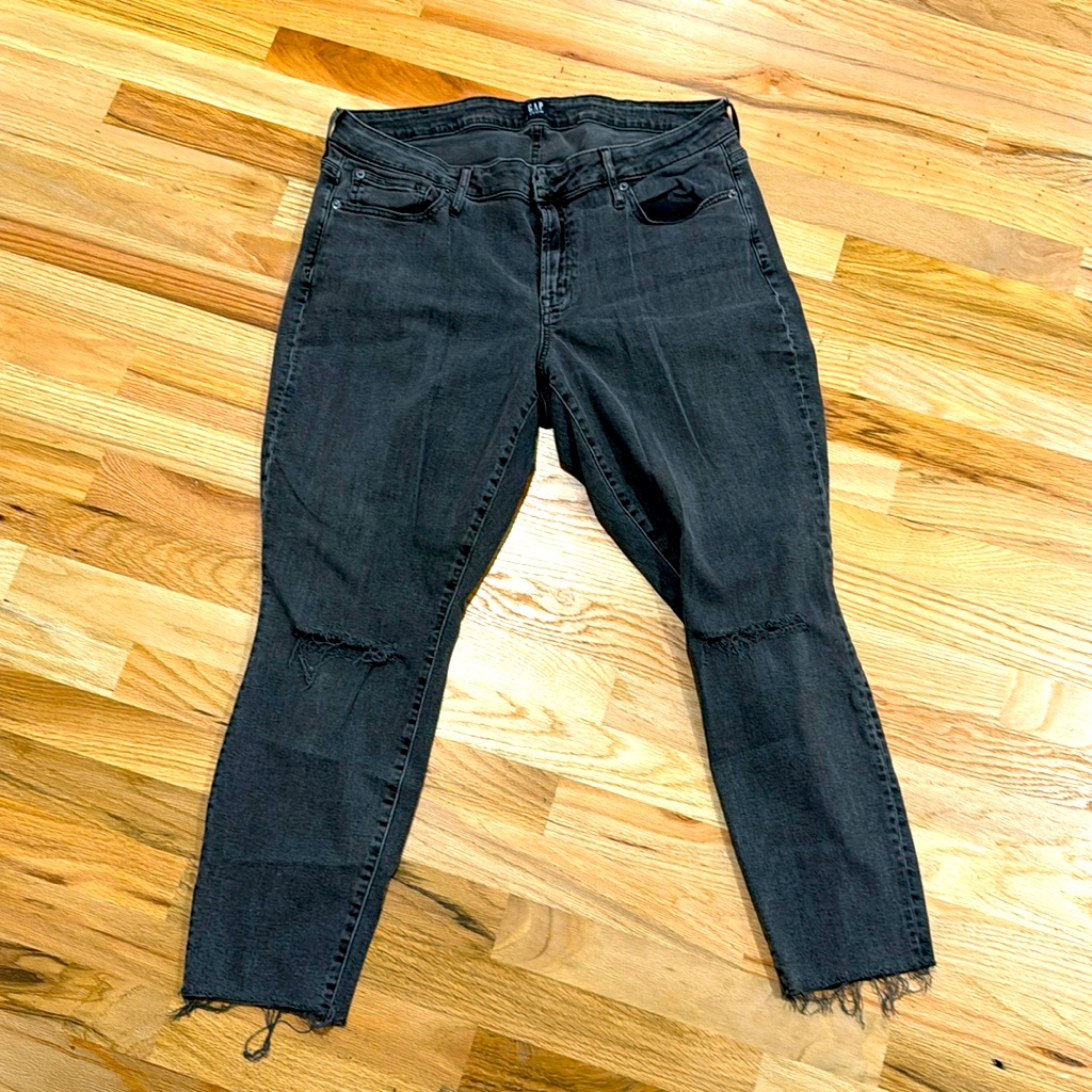 Gap Curvy Skinny Jean In Destroyed Black